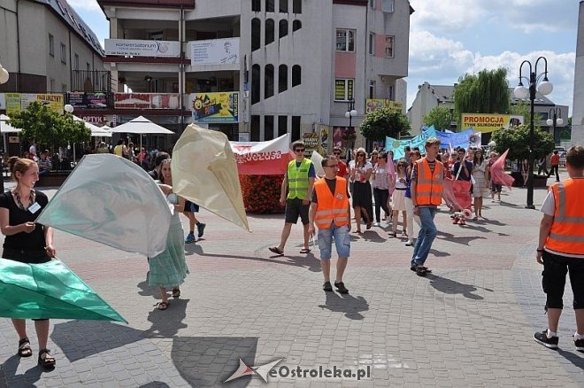 Marsz dla Jezusa ulicami Ostrołęki [18.07.2013] - zdjęcie #69 - eOstroleka.pl