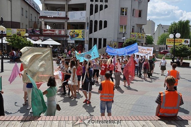 Marsz dla Jezusa ulicami Ostrołęki [18.07.2013] - zdjęcie #13 - eOstroleka.pl