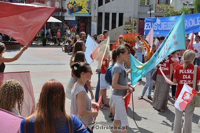 Marsz dla Jezusa ulicami Ostrołęki [18.07.2013] - zdjęcie #75 - eOstroleka.pl