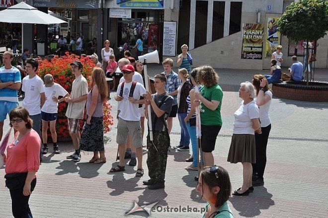 Marsz dla Jezusa ulicami Ostrołęki [18.07.2013] - zdjęcie #82 - eOstroleka.pl