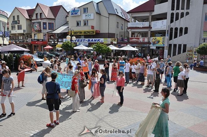 Marsz dla Jezusa ulicami Ostrołęki [18.07.2013] - zdjęcie #2 - eOstroleka.pl