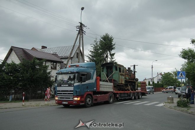 Zabytkowa lokomotywa już jest w Ostrołęce [19.07.2013] - zdjęcie #17 - eOstroleka.pl