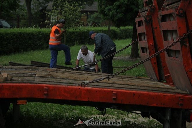 Zabytkowa lokomotywa już jest w Ostrołęce [19.07.2013] - zdjęcie #26 - eOstroleka.pl