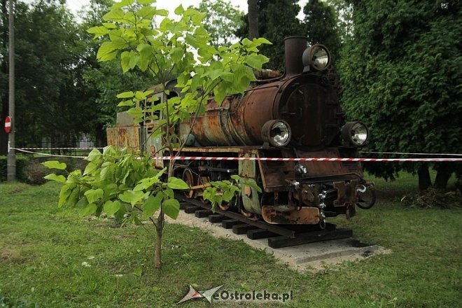 Zabytkowa lokomotywa stanęła na torach [25.07.20013] - zdjęcie #2 - eOstroleka.pl