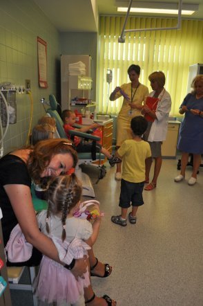 II edycja akcji „Książka dla Szpitala” dobiegła końca [25.07.2013] - zdjęcie #12 - eOstroleka.pl