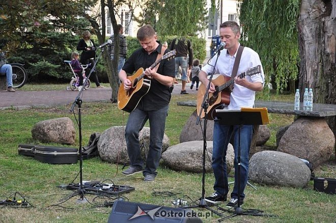 Art Czwartkowy koncert duetu: Darek Czarny & Rafał Nosal [25.07.2013] - zdjęcie #5 - eOstroleka.pl