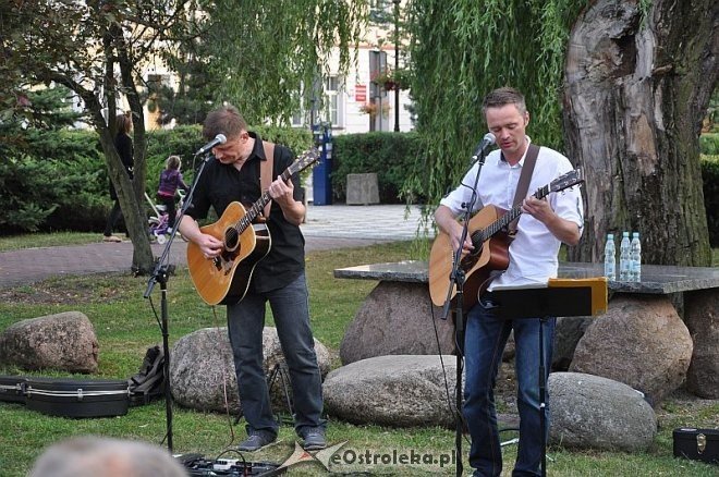 Art Czwartkowy koncert duetu: Darek Czarny & Rafał Nosal [25.07.2013] - zdjęcie #17 - eOstroleka.pl