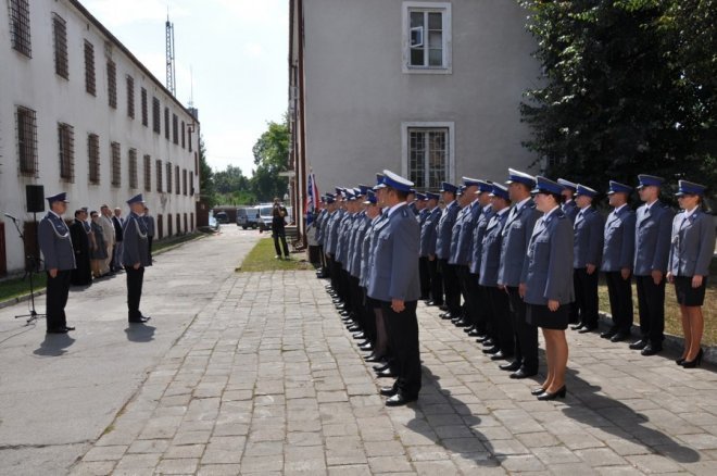 Uroczysty apel ostrołęckich policjantów po raz ostatni w starej siedzibie [27.07.2013] - zdjęcie #1 - eOstroleka.pl