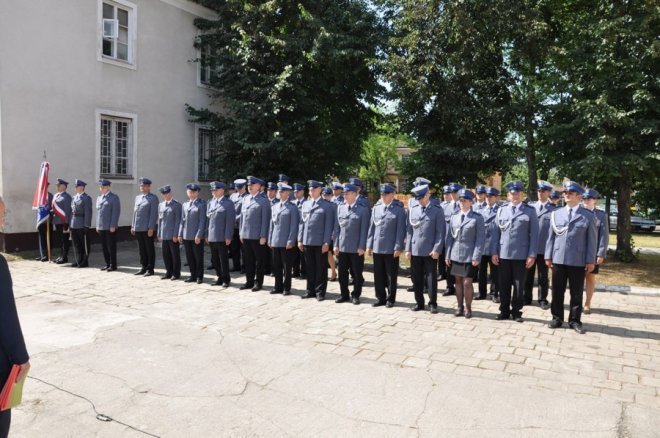 Uroczysty apel ostrołęckich policjantów po raz ostatni w starej siedzibie [27.07.2013] - zdjęcie #3 - eOstroleka.pl