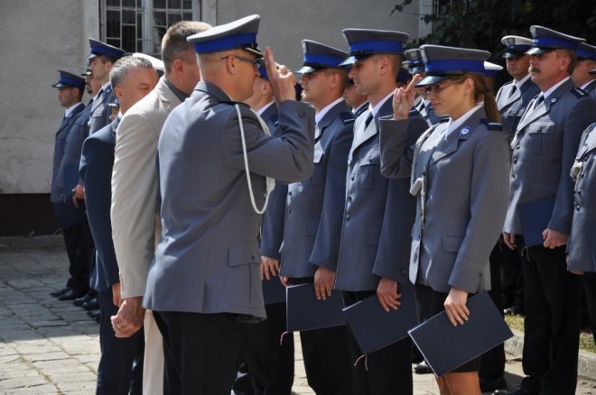 Uroczysty apel ostrołęckich policjantów po raz ostatni w starej siedzibie [27.07.2013] - zdjęcie #4 - eOstroleka.pl