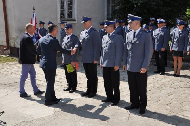 Uroczysty apel ostrołęckich policjantów po raz ostatni w starej siedzibie [27.07.2013] - zdjęcie #7 - eOstroleka.pl