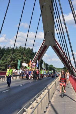 Piesza pielgrzymka z Ełku odwiedziła Ostrołękę [31.07.2013] - zdjęcie #81 - eOstroleka.pl