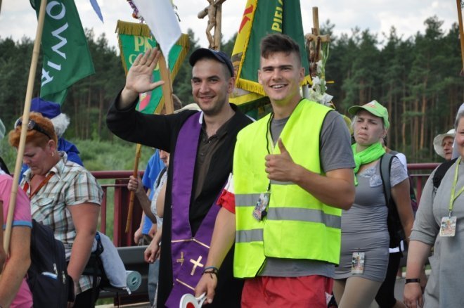 Piesza pielgrzymka z Ełku odwiedziła Ostrołękę [31.07.2013] - zdjęcie #76 - eOstroleka.pl