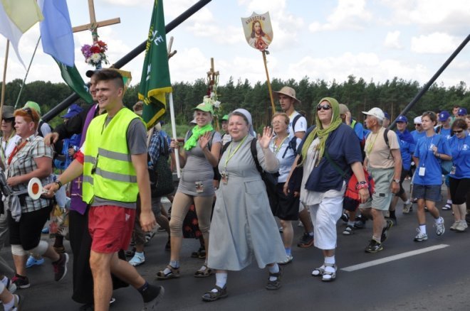 Piesza pielgrzymka z Ełku odwiedziła Ostrołękę [31.07.2013] - zdjęcie #9 - eOstroleka.pl