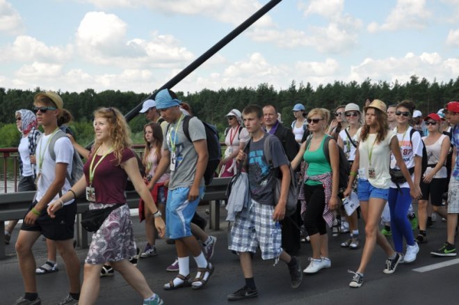 Piesza pielgrzymka z Ełku odwiedziła Ostrołękę [31.07.2013] - zdjęcie #70 - eOstroleka.pl