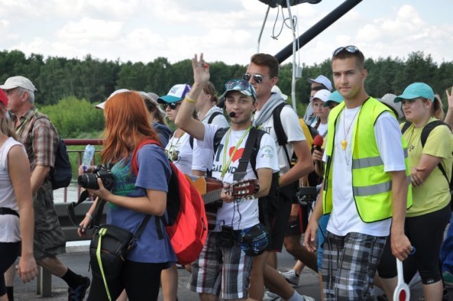Piesza pielgrzymka z Ełku odwiedziła Ostrołękę [31.07.2013] - zdjęcie #68 - eOstroleka.pl