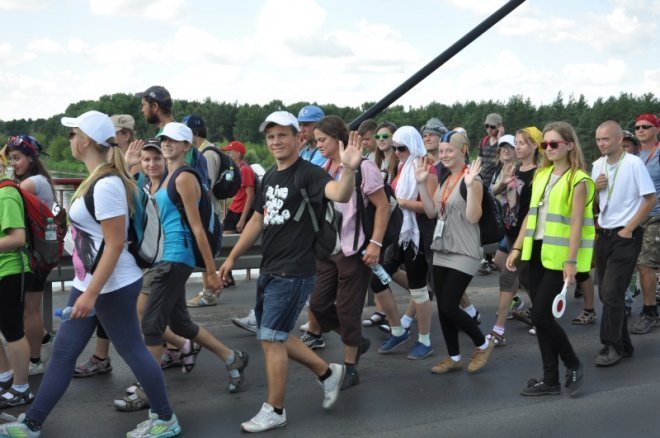 Piesza pielgrzymka z Ełku odwiedziła Ostrołękę [31.07.2013] - zdjęcie #66 - eOstroleka.pl