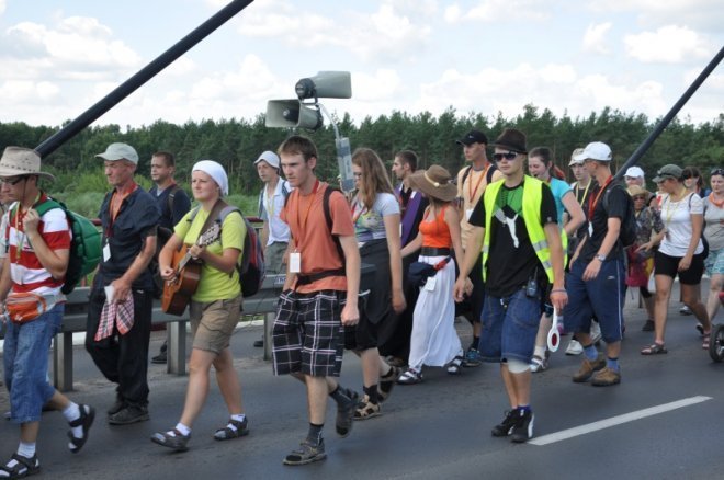 Piesza pielgrzymka z Ełku odwiedziła Ostrołękę [31.07.2013] - zdjęcie #64 - eOstroleka.pl