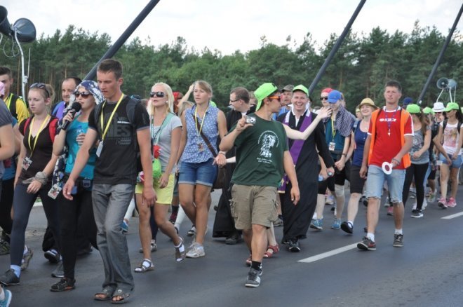 Piesza pielgrzymka z Ełku odwiedziła Ostrołękę [31.07.2013] - zdjęcie #61 - eOstroleka.pl