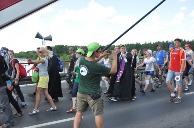 Piesza pielgrzymka z Ełku odwiedziła Ostrołękę [31.07.2013] - zdjęcie #59 - eOstroleka.pl