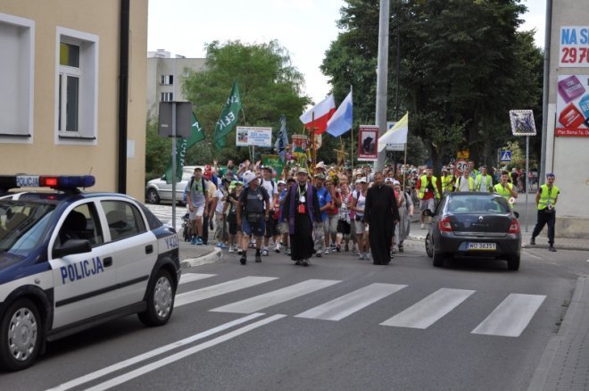 Piesza pielgrzymka z Ełku odwiedziła Ostrołękę [31.07.2013] - zdjęcie #52 - eOstroleka.pl