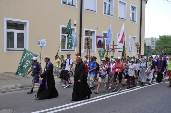 Piesza pielgrzymka z Ełku odwiedziła Ostrołękę [31.07.2013] - zdjęcie #34 - eOstroleka.pl
