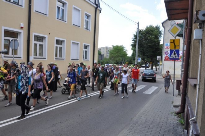 Piesza pielgrzymka z Ełku odwiedziła Ostrołękę [31.07.2013] - zdjęcie #43 - eOstroleka.pl