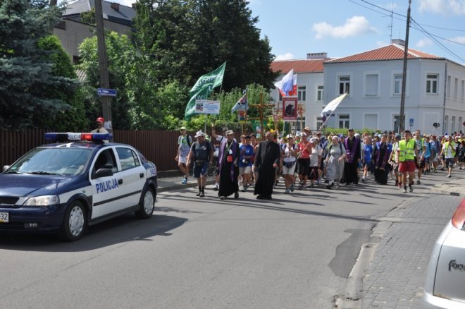 Piesza pielgrzymka z Ełku odwiedziła Ostrołękę [31.07.2013] - zdjęcie #45 - eOstroleka.pl