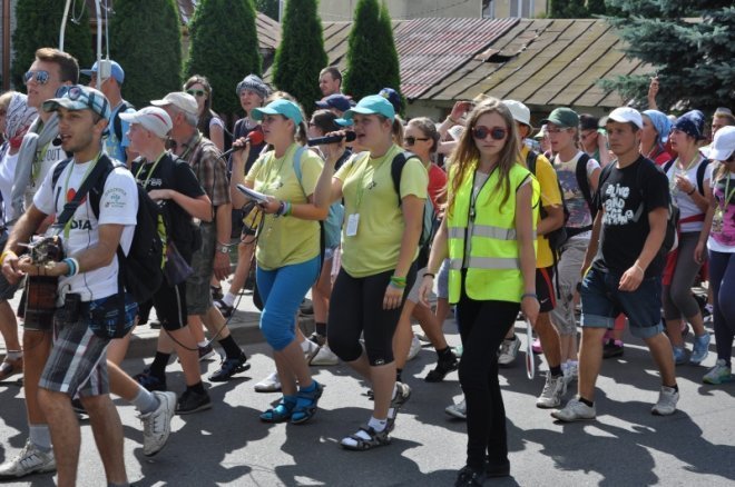 Piesza pielgrzymka z Ełku odwiedziła Ostrołękę [31.07.2013] - zdjęcie #57 - eOstroleka.pl