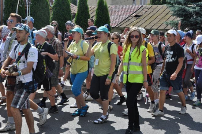 Piesza pielgrzymka z Ełku odwiedziła Ostrołękę [31.07.2013] - zdjęcie #26 - eOstroleka.pl