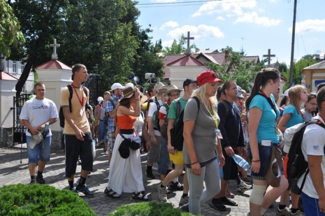 Piesza pielgrzymka z Ełku odwiedziła Ostrołękę [31.07.2013] - zdjęcie #54 - eOstroleka.pl