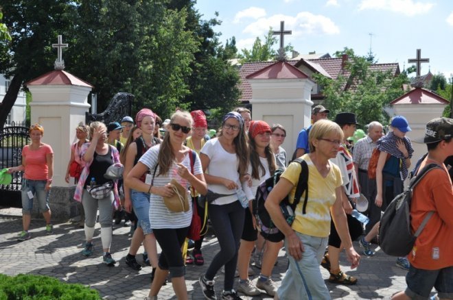 Piesza pielgrzymka z Ełku odwiedziła Ostrołękę [31.07.2013] - zdjęcie #61 - eOstroleka.pl