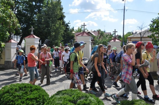 Piesza pielgrzymka z Ełku odwiedziła Ostrołękę [31.07.2013] - zdjęcie #18 - eOstroleka.pl