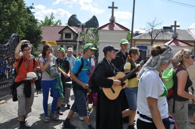 Piesza pielgrzymka z Ełku odwiedziła Ostrołękę [31.07.2013] - zdjęcie #67 - eOstroleka.pl
