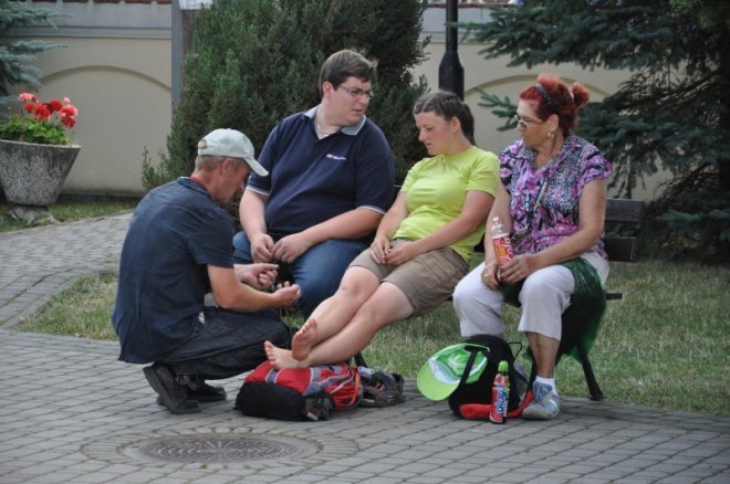 Piesza pielgrzymka z Ełku odwiedziła Ostrołękę [31.07.2013] - zdjęcie #2 - eOstroleka.pl