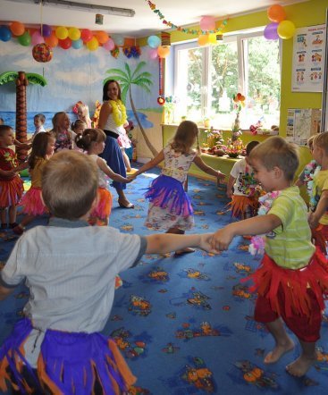 Dzień hawajski w Kangurku  - zdjęcie #11 - eOstroleka.pl