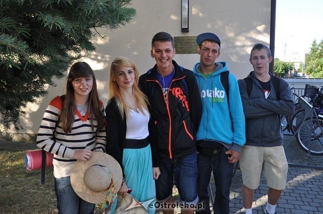 Ostrołęcka grupa pątników wyruszyła na łomżyńską pielgrzymkę na Jasną Górę [01.08.2013] - zdjęcie #70 - eOstroleka.pl