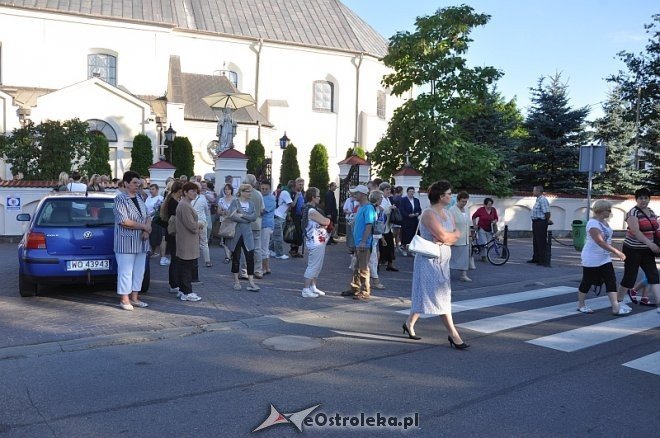 Ostrołęcka grupa pątników wyruszyła na łomżyńską pielgrzymkę na Jasną Górę [01.08.2013] - zdjęcie #6 - eOstroleka.pl