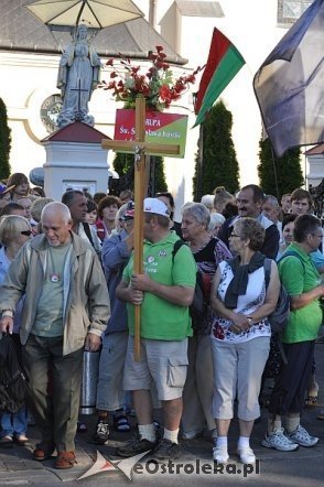 Ostrołęcka grupa pątników wyruszyła na łomżyńską pielgrzymkę na Jasną Górę [01.08.2013] - zdjęcie #9 - eOstroleka.pl