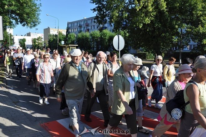 Ostrołęcka grupa pątników wyruszyła na łomżyńską pielgrzymkę na Jasną Górę [01.08.2013] - zdjęcie #33 - eOstroleka.pl