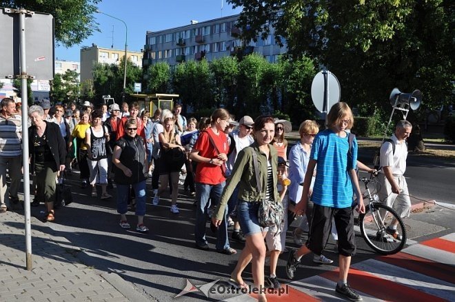 Ostrołęcka grupa pątników wyruszyła na łomżyńską pielgrzymkę na Jasną Górę [01.08.2013] - zdjęcie #54 - eOstroleka.pl