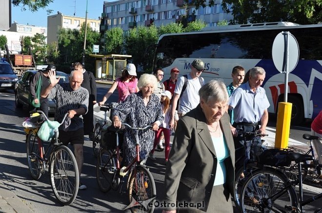 Ostrołęcka grupa pątników wyruszyła na łomżyńską pielgrzymkę na Jasną Górę [01.08.2013] - zdjęcie #5 - eOstroleka.pl