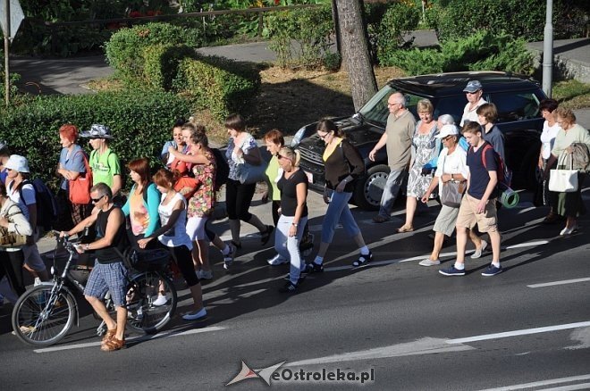 Ostrołęcka grupa pątników wyruszyła na łomżyńską pielgrzymkę na Jasną Górę [01.08.2013] - zdjęcie #47 - eOstroleka.pl