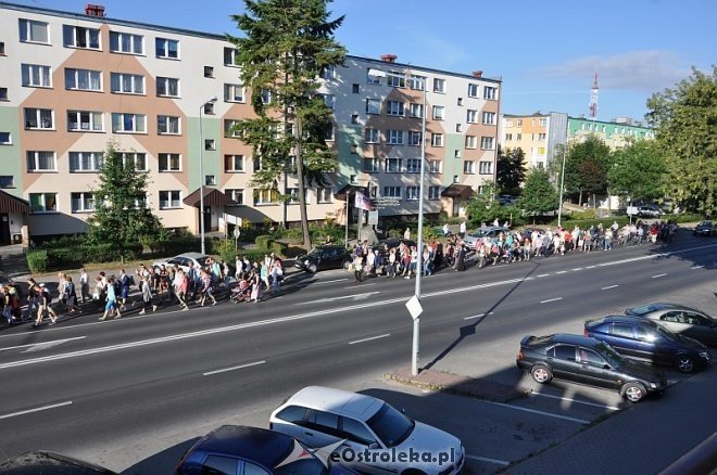 Ostrołęcka grupa pątników wyruszyła na łomżyńską pielgrzymkę na Jasną Górę [01.08.2013] - zdjęcie #18 - eOstroleka.pl