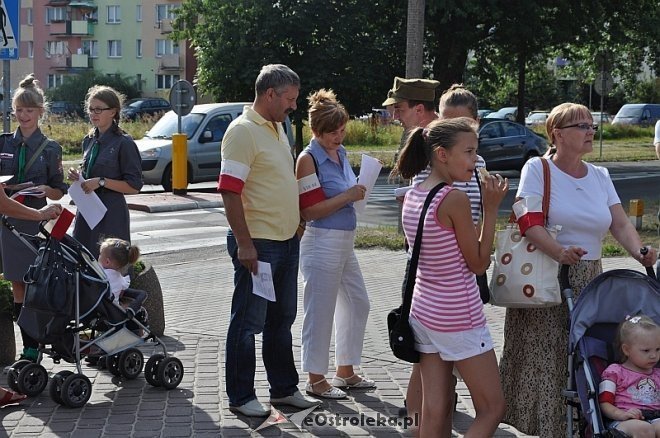 Ostrołęczanie uczcili pamięć poległych w Powstaniu Warszawskim [01.08.2013] - zdjęcie #1 - eOstroleka.pl