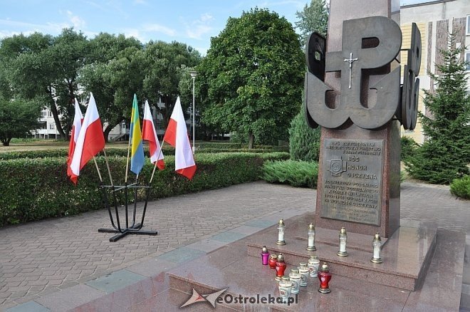 Ostrołęczanie uczcili pamięć poległych w Powstaniu Warszawskim [01.08.2013] - zdjęcie #14 - eOstroleka.pl