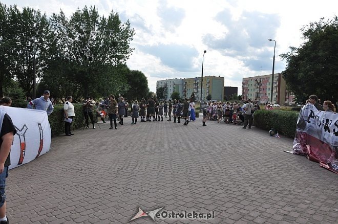 Ostrołęczanie uczcili pamięć poległych w Powstaniu Warszawskim [01.08.2013] - zdjęcie #16 - eOstroleka.pl