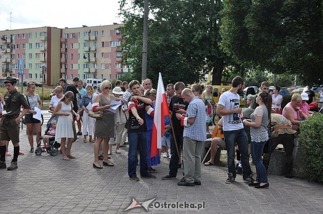 Ostrołęczanie uczcili pamięć poległych w Powstaniu Warszawskim [01.08.2013] - zdjęcie #27 - eOstroleka.pl