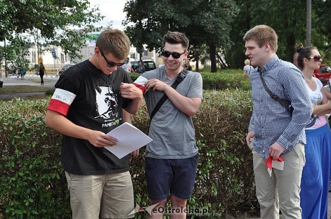 Ostrołęczanie uczcili pamięć poległych w Powstaniu Warszawskim [01.08.2013] - zdjęcie #26 - eOstroleka.pl