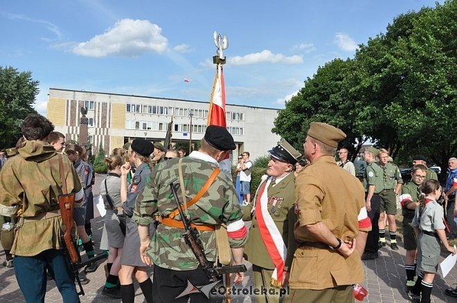 Ostrołęczanie uczcili pamięć poległych w Powstaniu Warszawskim [01.08.2013] - zdjęcie #30 - eOstroleka.pl